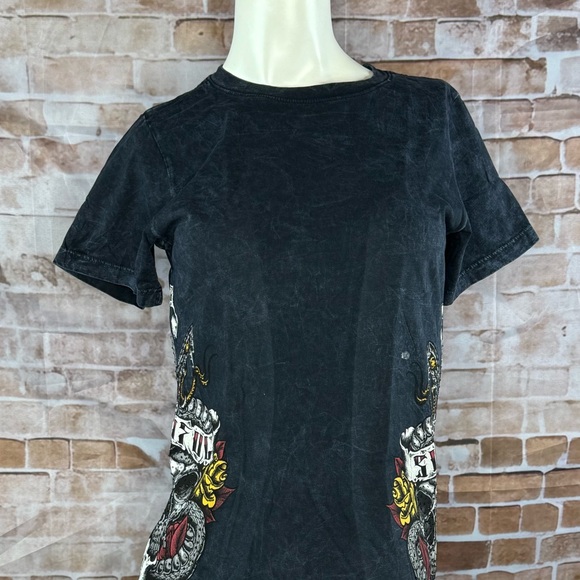 Sinful By Affliction Women’s Graphic Short Sleeve T-Shirt -Size: M / L-NWT - Picture 3 of 12